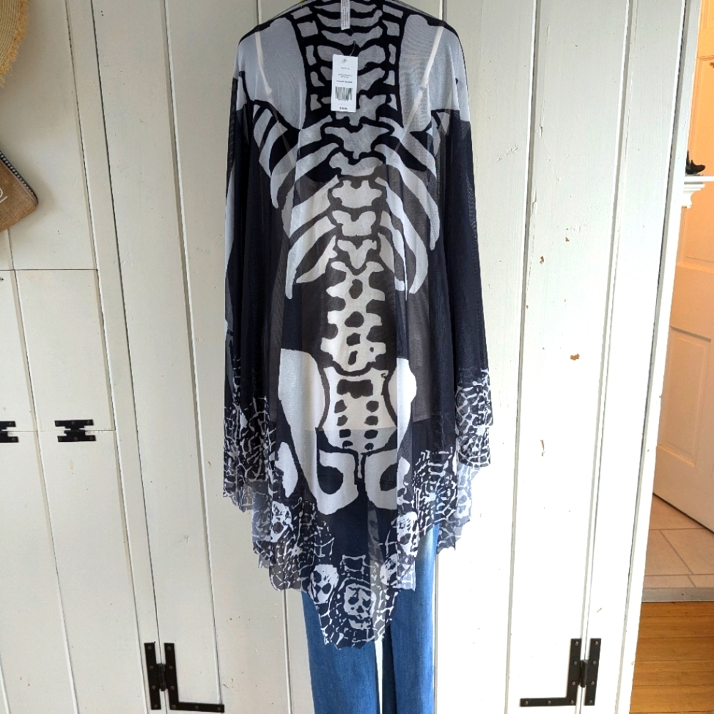 🎃Skeleton Print Poncho NWT O/S - Picture 5 of 11